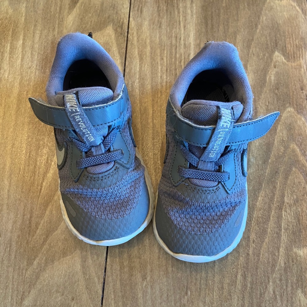 Kids Gray Nike shoes